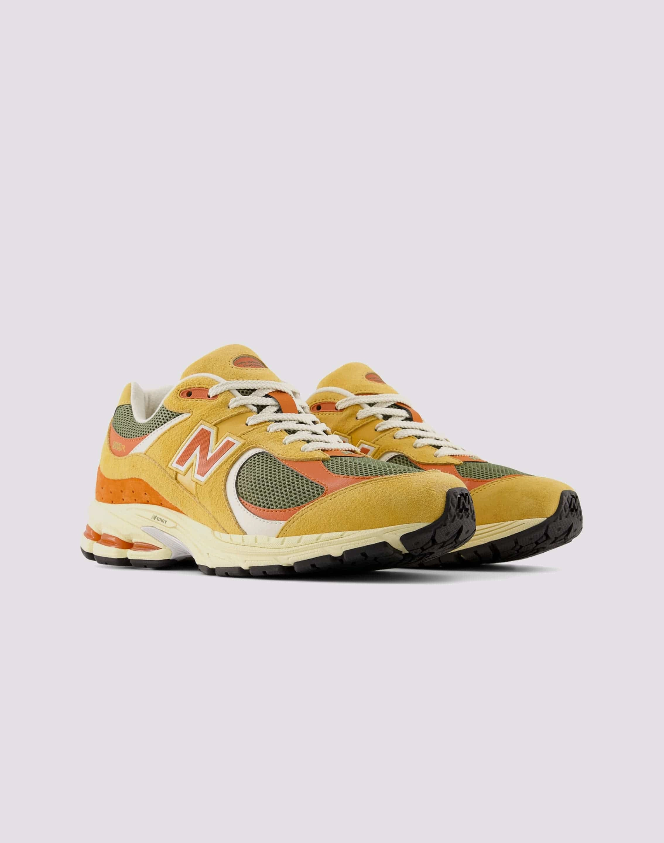 New Balance 2002R bright - colored running shoes Reinforced - seams