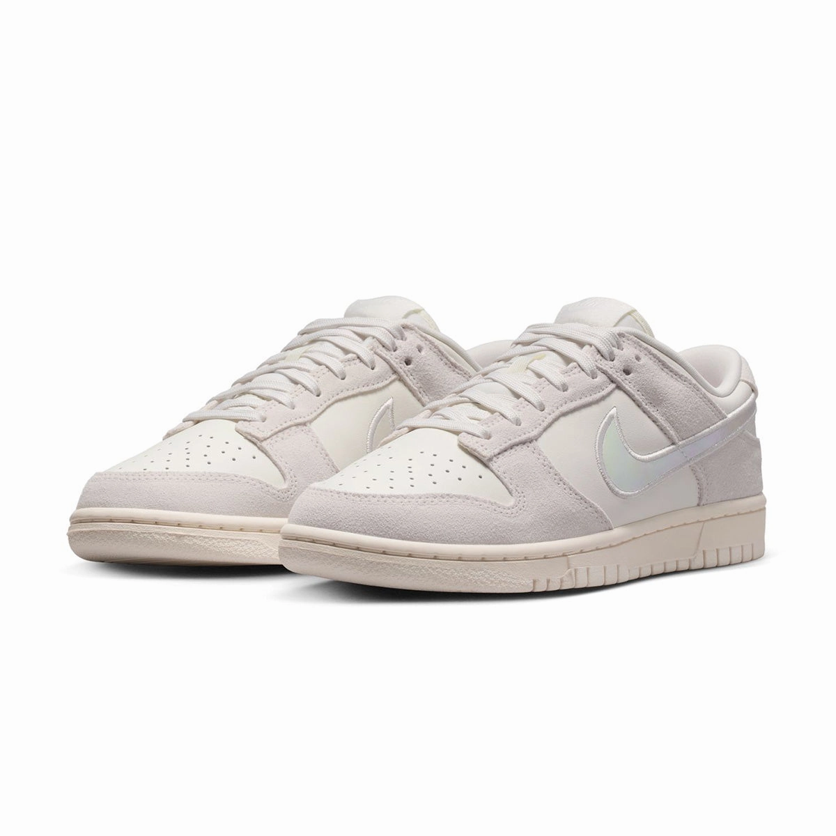narrow - fit Contoured Heel Lock Wmns Dunk Low 'Iridescent'