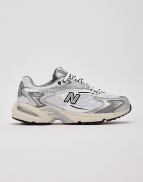 New Balance 725v1 Adjustable Closure