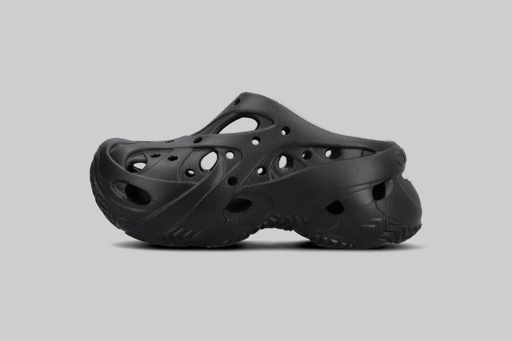 Perfect For Beach Women's Crocs Caged Clog 'Black'