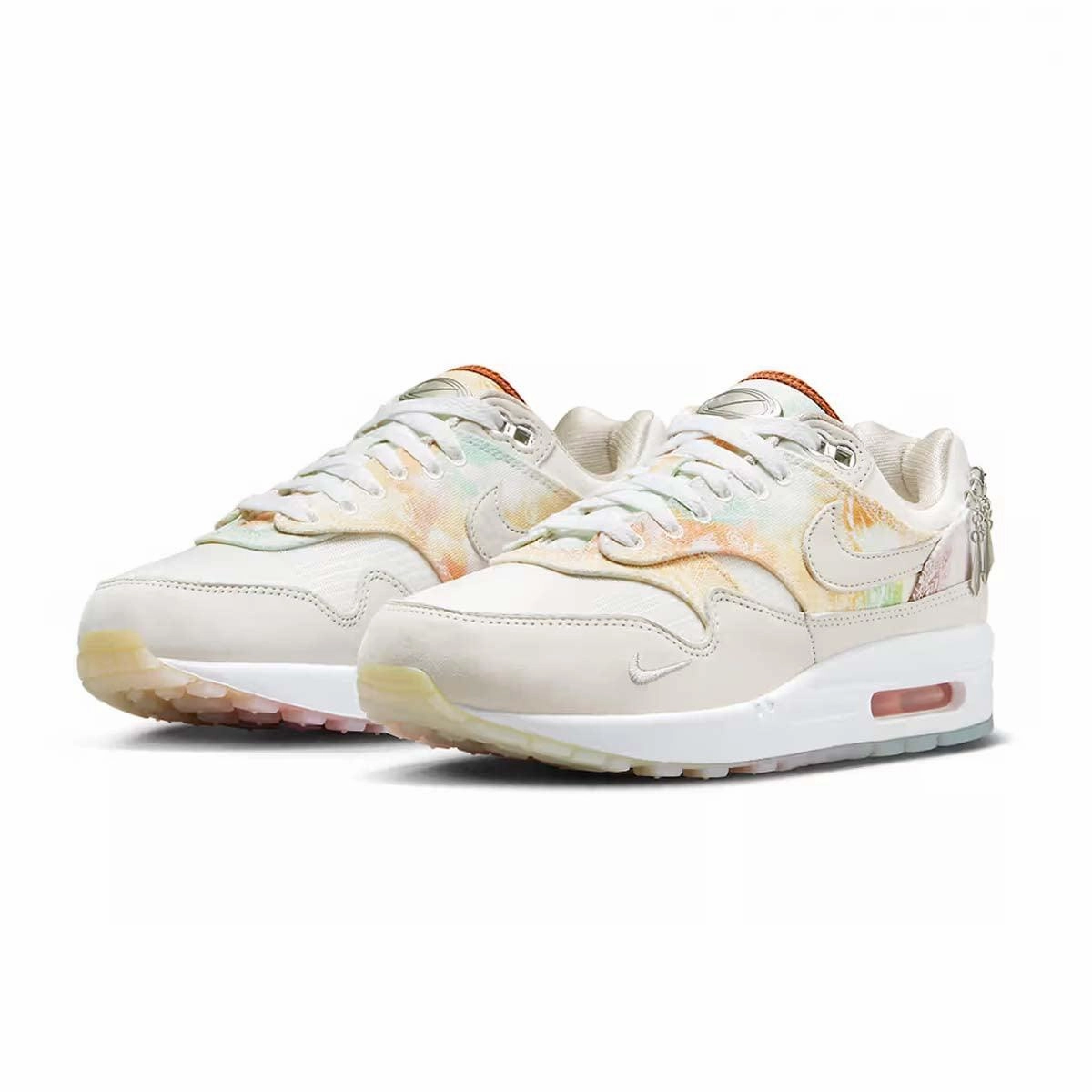 Wmns Air Max 1 '87 'Charms' suitable for travel purposes