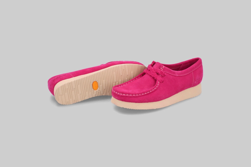 Travel Edge Harbor Walk Women's Clarks Wallabee 2604 'Bright Pink'